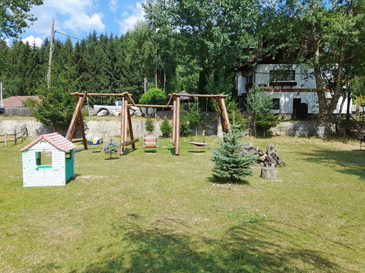 Pensiunea Trei Ponei Corbeni Exterior photo
