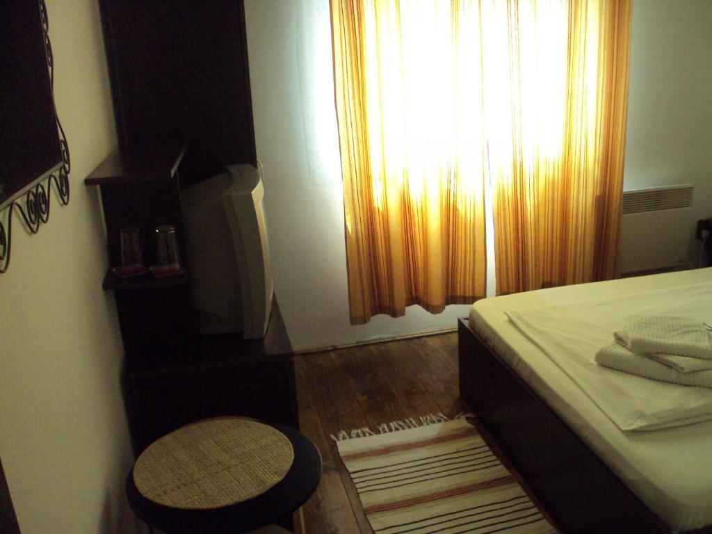 Pensiunea Trei Ponei Corbeni Room photo