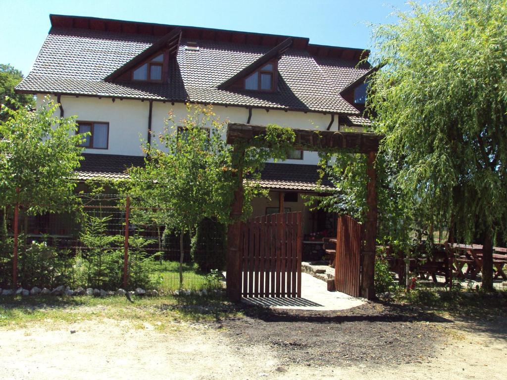 Pensiunea Trei Ponei Corbeni Exterior photo