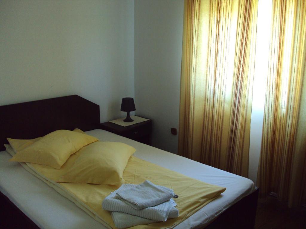 Pensiunea Trei Ponei Corbeni Room photo