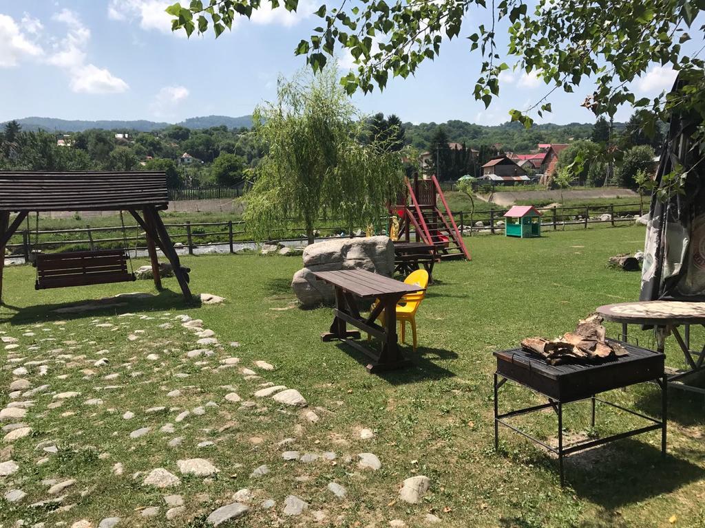 Pensiunea Trei Ponei Corbeni Exterior photo