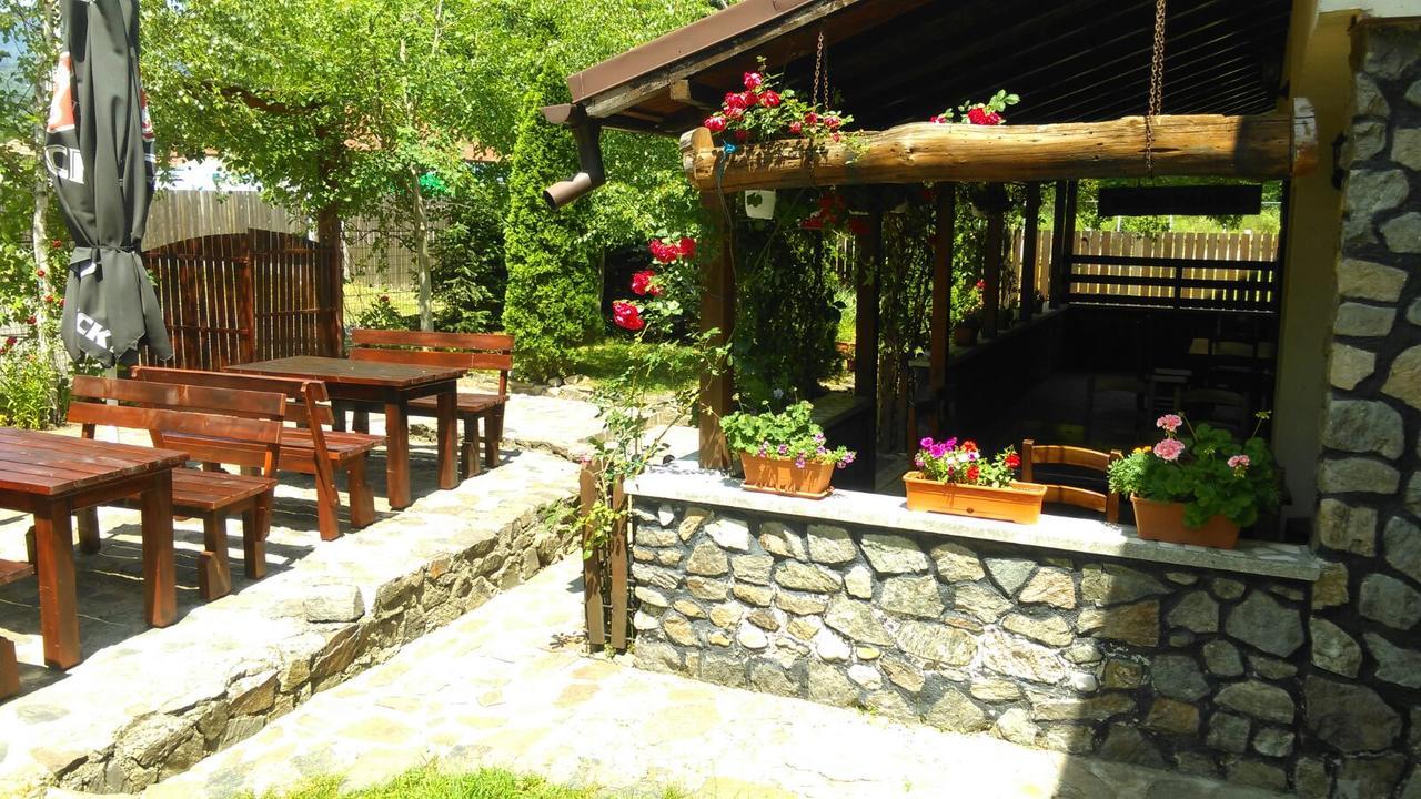 Pensiunea Trei Ponei Corbeni Exterior photo